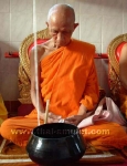 Thai Amulett Luang Pho Ruai für Glück & Wohlstand